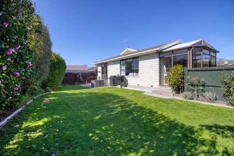 Photo of property in 2/10 Montclare Avenue, Ilam, Christchurch, 8041
