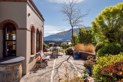 Photo of property in 1 Garland Terrace, Kelvin Heights, Queenstown, 9300