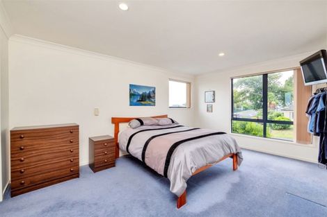 Photo of property in 1 Highfields Terrace, Henderson, Auckland, 0612