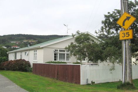 Photo of property in 22 Ngatitoa Street, Tawa, Wellington, 5028