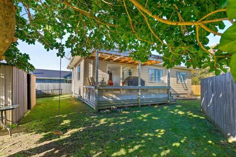Photo of property in 49a Springs Road, Parakai, 0830