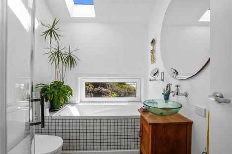 Photo of property in 8 La Costa Lane, Mount Pleasant, Christchurch, 8081