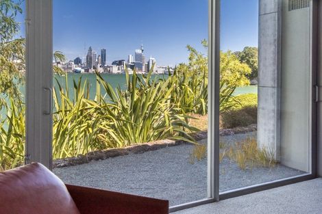 Photo of property in 9 Stanley Point Road, Stanley Point, Auckland, 0624