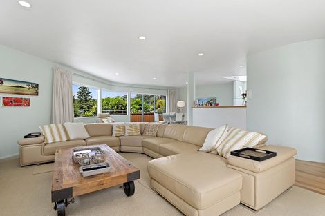 Photo of property in 697 Beach Road, Rothesay Bay, Auckland, 0630