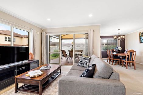 Photo of property in 16 Carousel Crescent, East Tamaki Heights, Auckland, 2016