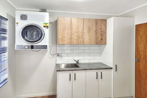 Photo of property in 2 Dundee Place, Crofton Downs, Wellington, 6035