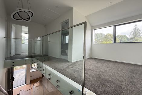 Photo of property in 40 Normanton Street, Glenfield, Auckland, 0629