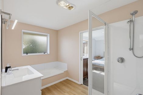 Photo of property in 5a Woodgrove Avenue, North New Brighton, Christchurch, 8083
