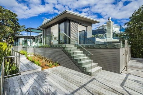 Photo of property in 10a First Avenue, Stanley Point, Auckland, 0624