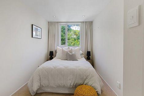 Photo of property in Oriana Apartments, 248 Oriental Parade, Oriental Bay, Wellington, 6011