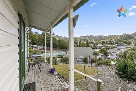 Photo of property in 2/9 Montgomery Street, Stokes Valley, Lower Hutt, 5019