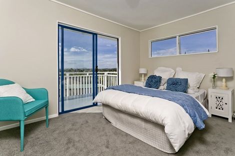 Photo of property in 1/23 Target Road, Totara Vale, Auckland, 0629