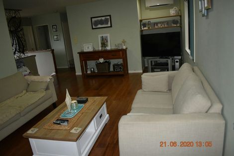 Photo of property in 31c Greenvalley Rise, Glenfield, Auckland, 0629