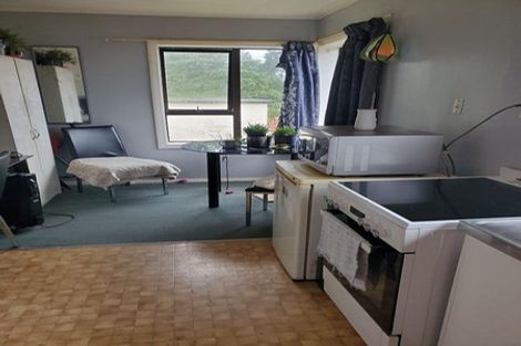 Photo of property in 21 Wrantage Street, Westown, New Plymouth, 4310