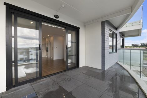 Photo of property in Apollo Apartments, 201/46 Rosedale Road, Rosedale, Auckland, 0632