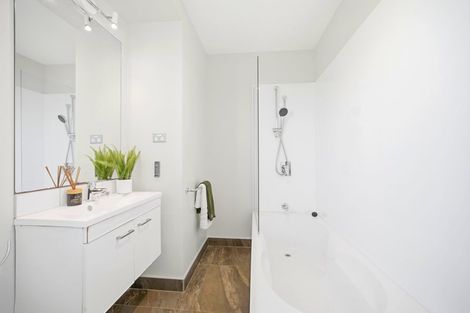 Photo of property in 132a Lynwood Road, New Lynn, Auckland, 0600