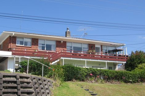 Photo of property in 2/28 Bournemouth Terrace, Murrays Bay, Auckland, 0630