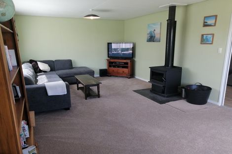 Photo of property in 1 Grove Burn Road, Tuatapere, 9620