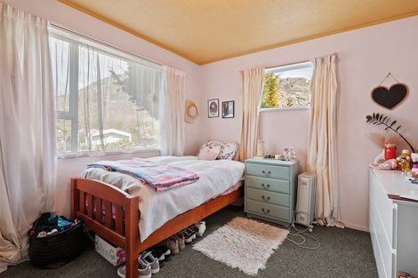 Photo of property in 35-35a Remarkables Crescent, Frankton, Queenstown, 9300