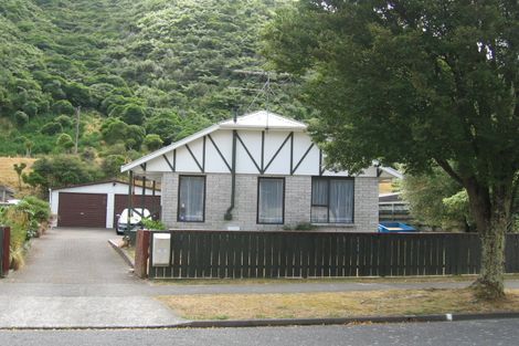 Photo of property in 13 Indiana Grove, Totara Park, Upper Hutt, 5018