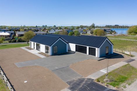 Photo of property in 14 Village Green Drive, Huntingdon, 7774