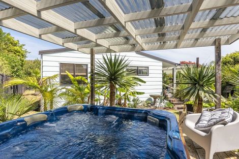 Photo of property in 2 Island View Terrace, Waikanae Beach, Waikanae, 5036