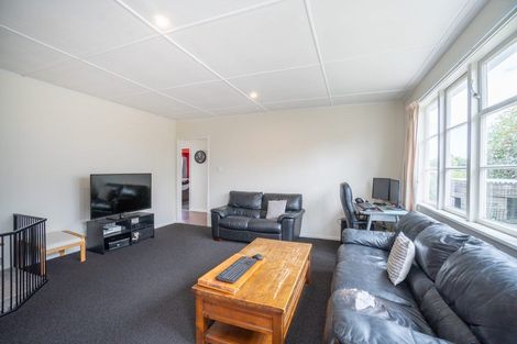 Photo of property in 6 Andrew Avenue, Roslyn, Palmerston North, 4414
