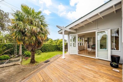 Photo of property in 76 Victory Road, Laingholm, Auckland, 0604