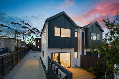 Photo of property in 2/81 Vodanovich Road, Te Atatu South, Auckland, 0610