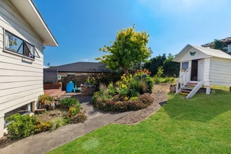 Photo of property in 54 Everglade Drive, Goodwood Heights, Auckland, 2105