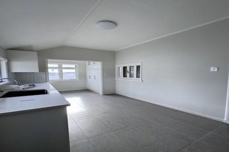 Photo of property in 39 Staveley Avenue, Mount Roskill, Auckland, 1041