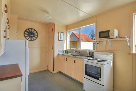 Photo of property in 19 Marine Parade South, Foxton Beach, Foxton, 4815