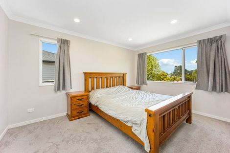 Photo of property in 1b Harrowglen Drive, Northcross, Auckland, 0632