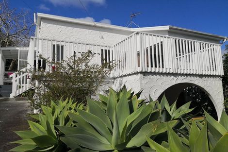 Photo of property in 1/527 Beach Road, Murrays Bay, Auckland, 0630