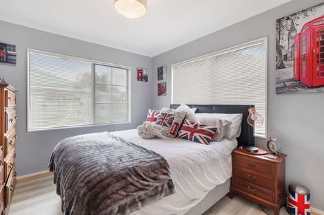 Photo of property in 5 Rosebank Avenue, Kelvin Grove, Palmerston North, 4414