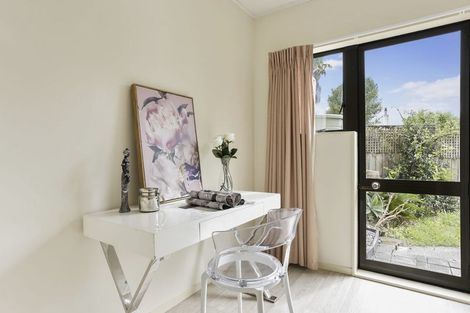 Photo of property in 2/41 Glenmore Road, Sunnyhills, Auckland, 2010