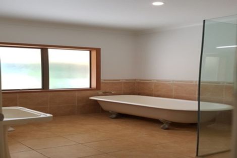 Photo of property in 7 Daphne Harden Lane, Paremoremo, Auckland, 0632