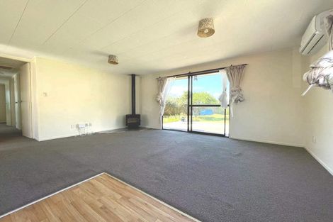 Photo of property in 100 Beach Road, Te Atatu Peninsula, Auckland, 0610