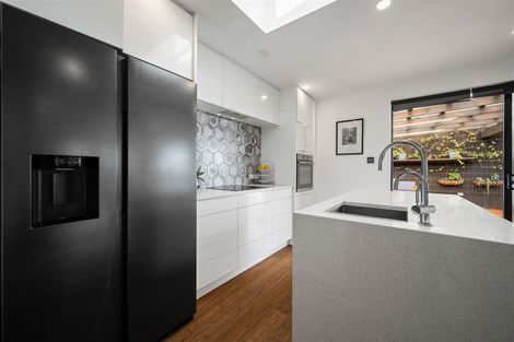 Photo of property in 94a Dyers Pass Road, Cashmere, Christchurch, 8022