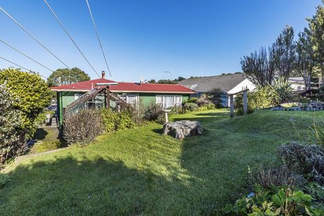 Photo of property in 16 Stewart Drive, Newlands, Wellington, 6037