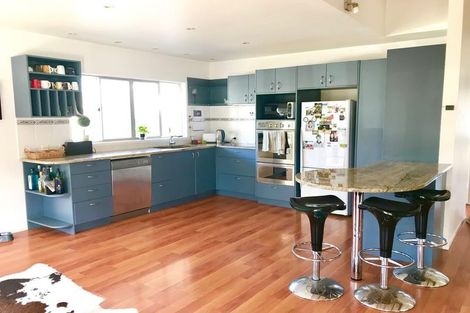 Photo of property in 74 Motu Road, Kumeu, 0891