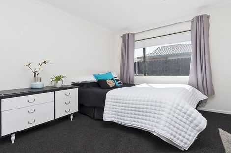 Photo of property in 22 Emyvalie Place, Dannemora, Auckland, 2016