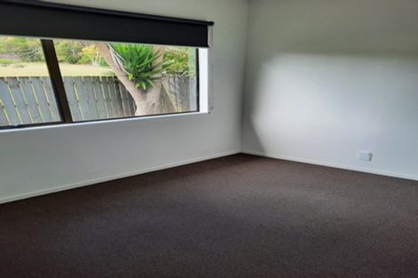 Photo of property in 3/180 Henderson Valley Road, Henderson, Auckland, 0612