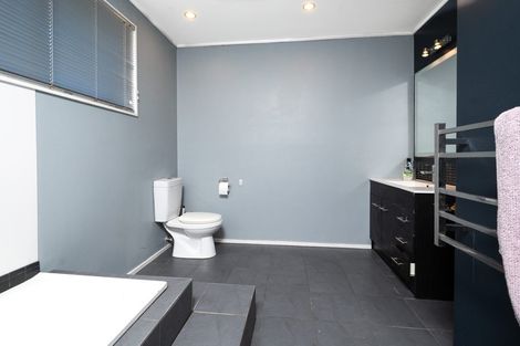 Photo of property in 2/131 Titirangi Road, New Lynn, Auckland, 0600