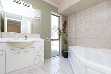 Photo of property in 22 Waipuna Place, Rototuna, Hamilton, 3210