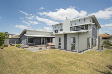 Photo of property in 115 Oriental Parade, Papamoa Beach, Papamoa, 3118