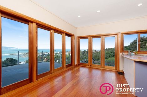 Photo of property in 19 Oku Street, Island Bay, Wellington, 6023