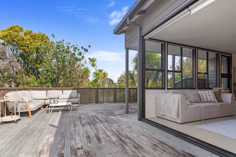 Photo of property in 33 Woodlands Crescent, Browns Bay, Auckland, 0630