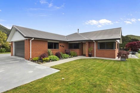 Photo of property in 16 Kauri Lane, Huntly, 3771