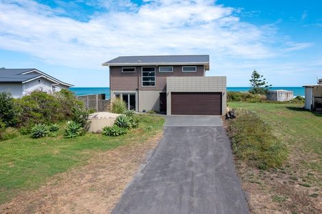 Photo of property in 23 Ocean View Road, Port Waikato, Tuakau, 2695
